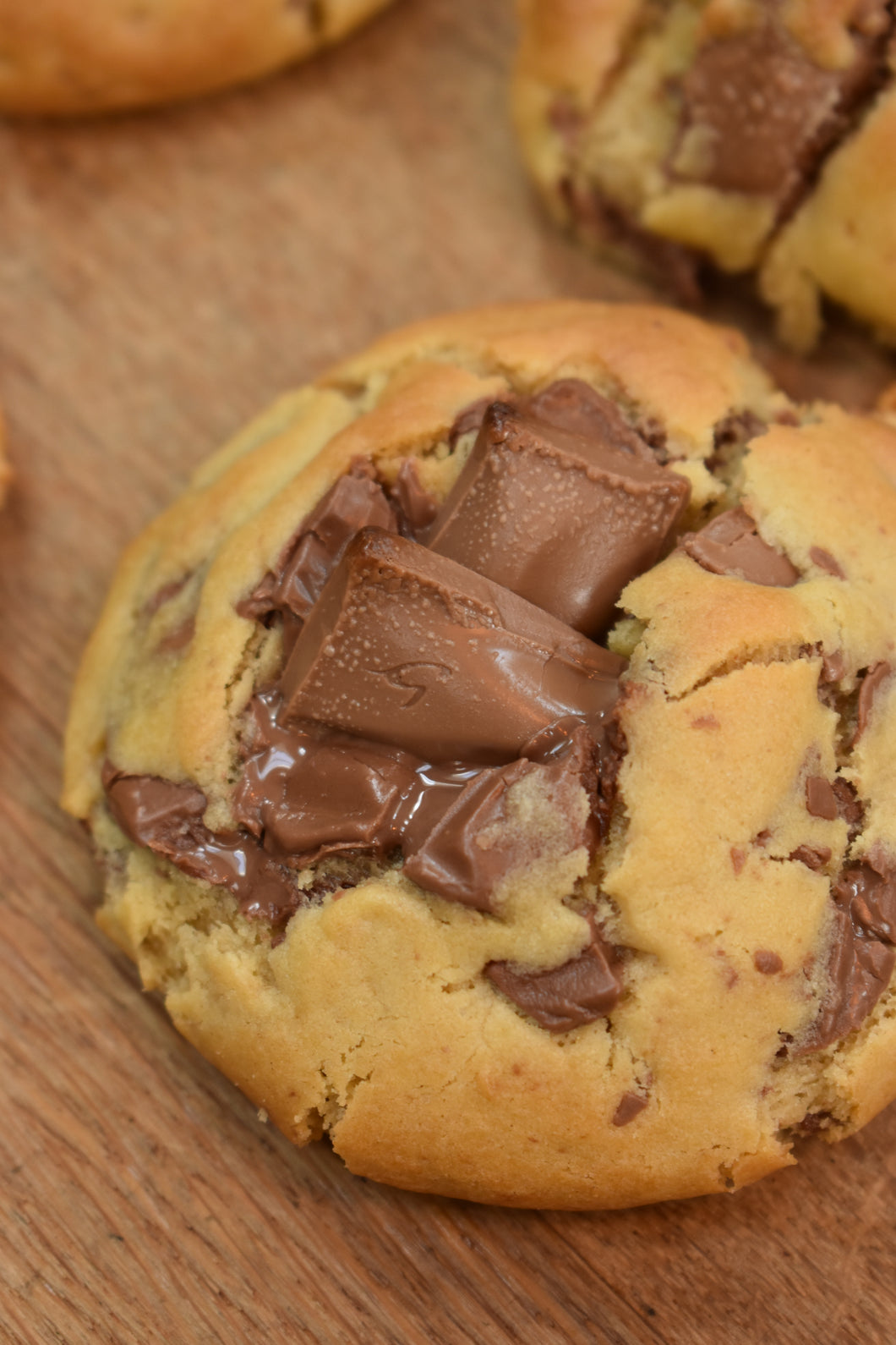 1 x Galaxy milk chocolate cookie
