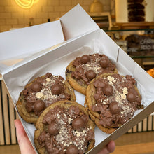 Load image into Gallery viewer, Cornflake crunch Malteser cookies
