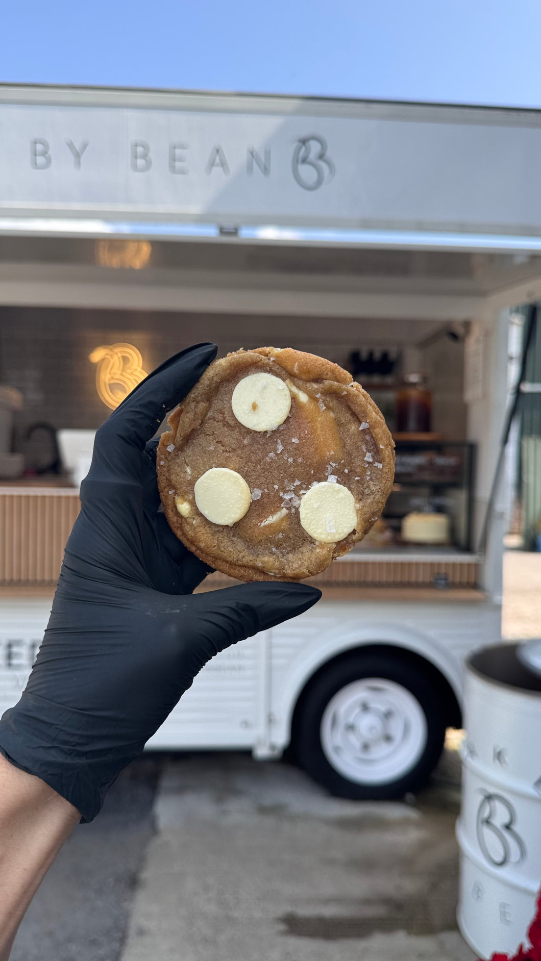 1 x white chocolate brown butter cookie