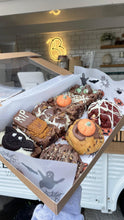 Load image into Gallery viewer, Halloween Mixed Box 🍪🕷️

